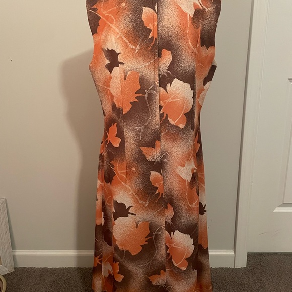1970s Leaf Print Sleeveless Dress - Picture 4 of 5